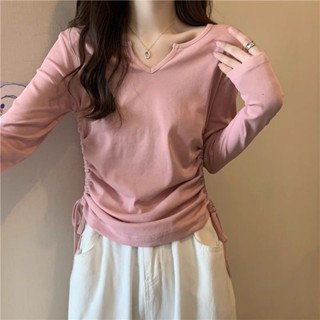 胖胖美依 上衣 長袖T卹 內搭衫 短款 S-2XL新款法式V領鎖骨長袖內搭T卹小眾獨特別致抽繩修身短款上衣-2479.