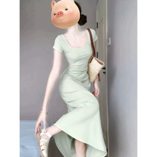 💖臺灣出貨💖法式短袖洋裝 氣質U領綠色連衣裙 2025夏季新款一體連身長裙 小眾設計感修身露腰a字長裙 約會洋裝