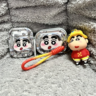 電鍍金屬感蠟筆小新配掛件蘋果Airpods4保護套1代3代無線藍芽耳機殼AirpodsPro2保護殼防摔新三代耳機套四代