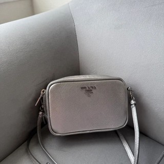 PRADA 小包包 肩揹包 Saffiano皮革 銀 皮革 日本直送 二手