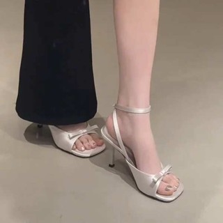 鑽石鞋 水鑽休閒鞋 精品鞋子 法式白色方頭一字帶高跟鞋女外穿2025夏季新款氣質細跟蝴蝶結涼鞋