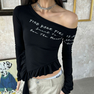 2025女裝春夏季新款 美式辣妹性感字母斜肩長袖T恤 小眾設計感修身木耳流蘇露肩上衣
