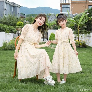 💕親子裝 波西米亞V領泡泡袖連身裙 公主風收腰綁帶顯瘦母女裝A字裙 夏天媽媽女兒花邊領雪紡洋裝 韓版氣質母女長裙親子裝