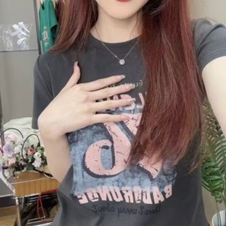 愛依依 短袖T恤 印花上衣 圓領上衣S-2XL夏季美式復古設計感減齡別緻修身上衣-4486.