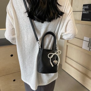 【HOT 本舖】女包 夏天高階感手提包 新款簡約水桶包 時尚單肩斜挎包 手提包 純色簡約包包 側揹包