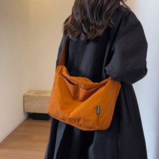 【HOT 本舖】日系休閒單肩尼龍布包女 新款設計感簡約大容量通勤托特包 斜挎包 運動包包 單肩斜挎包 側揹包