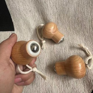 創意燈泡滾珠臉部按摩器迷你手持式家用身體經絡梳通按摩器材真不錯的高品質的生活用品本店所有商品都有庫存祝您生活美滿如意！5
