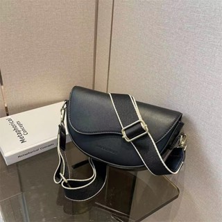 高階感包包女流行皮面單肩腋下包小眾寬頻斜揹包百搭高級