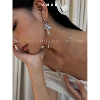 女士不對稱花朵吊墜鋯石圓形耳環