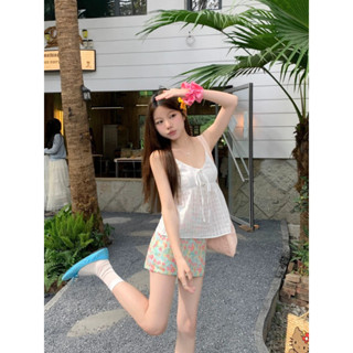 【HOT 本舖】 甜美風套裝白色系帶吊帶背心上衣女夏季高腰碎花包臀半身裙兩件套