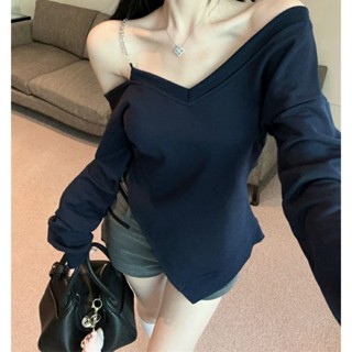 💖臺灣出貨💖 露肩上衣 長袖上衣 美式鏈條設計德絨保暖長袖t恤女 秋冬辣妹休閒百搭不規則露肩修身上衣