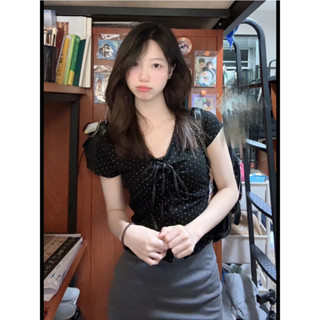 【NZN】甜美辣味短版上衣女士夏季2025新款設計，蕾絲邊V領短袖T恤合適 11