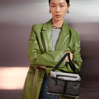 Gaston Luga Lightweight Crossbody防水斜肩側揹包/ 灰褐色 eslite誠品