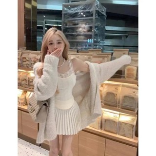 女生套裝 秋冬兩件套女 韓版純慾時尚套裝女 白色連帽長袖毛衣外套+蕾絲吊帶背心+白色百褶裙 甜美可愛加厚套裝 1061