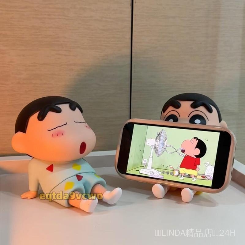 桃園出貨免運🔥蠟筆小新手機支架桌面擺件可愛卡通室內裝飾