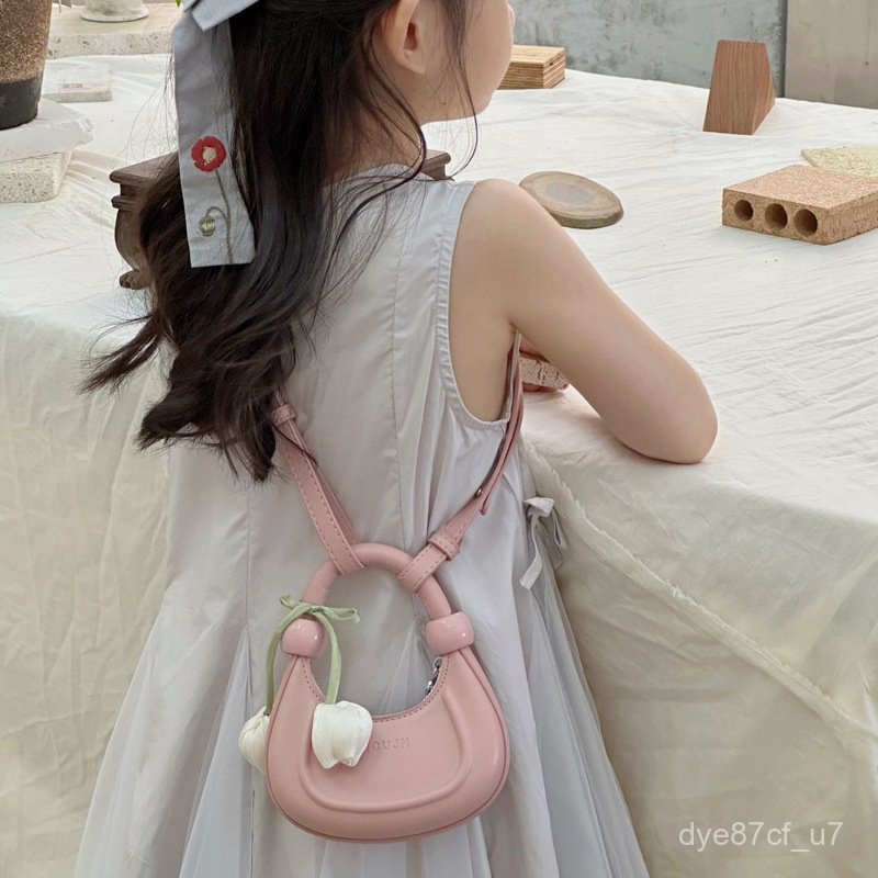 喵咪咪童裝【免運+全店促銷】鬱金香花朵女童手拎包小衆設計百搭斜挎單肩包硬殻造型手提月牙包 兒童包包 兒童斜背包
