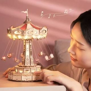 🚀台灣、現貨、秒發🚀🎡旋轉木馬音樂盒✨3D木質拼圖🎶DIY手工模型🧸八音盒創意禮物 浪漫燈光 兒童益智玩具 需自行組裝