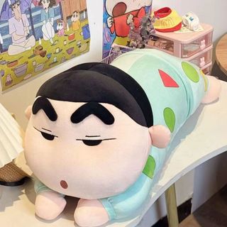 【小小羊🐏】蠟筆小新玩偶趴款睡衣款長條夾腿抱枕毛絨玩具午休趴睡枕生日禮物 MH08