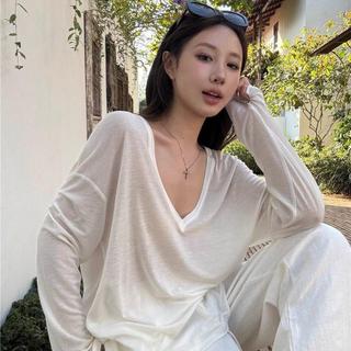 【微透白色V領長袖T恤】女 夏季 薄款 寬鬆 防曬 罩衫 簡約 chic 氣質 百搭 上衣 V領上衣 罩衫上衣 白色上衣