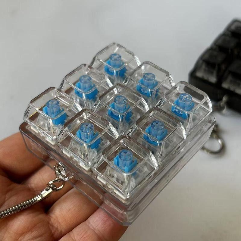 精品推薦🌸【4.14】九宮格創意掛件解壓按鍵鑰匙扣減壓神器玩具發光機械鍵盤試軸器