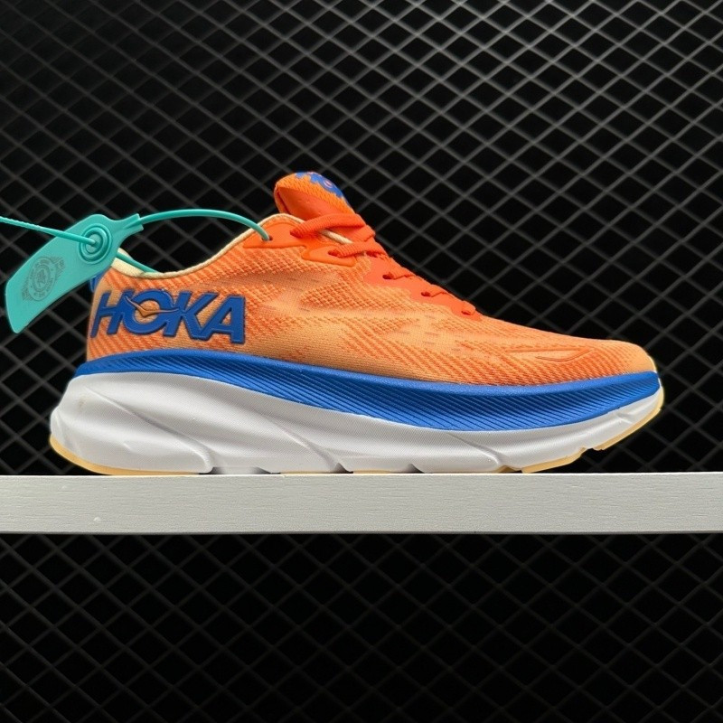 Hoka One One Clifton 9 跑步鞋，男女皆宜。輕便透氣的鞋墊。適用於所有尺碼 JDIE。