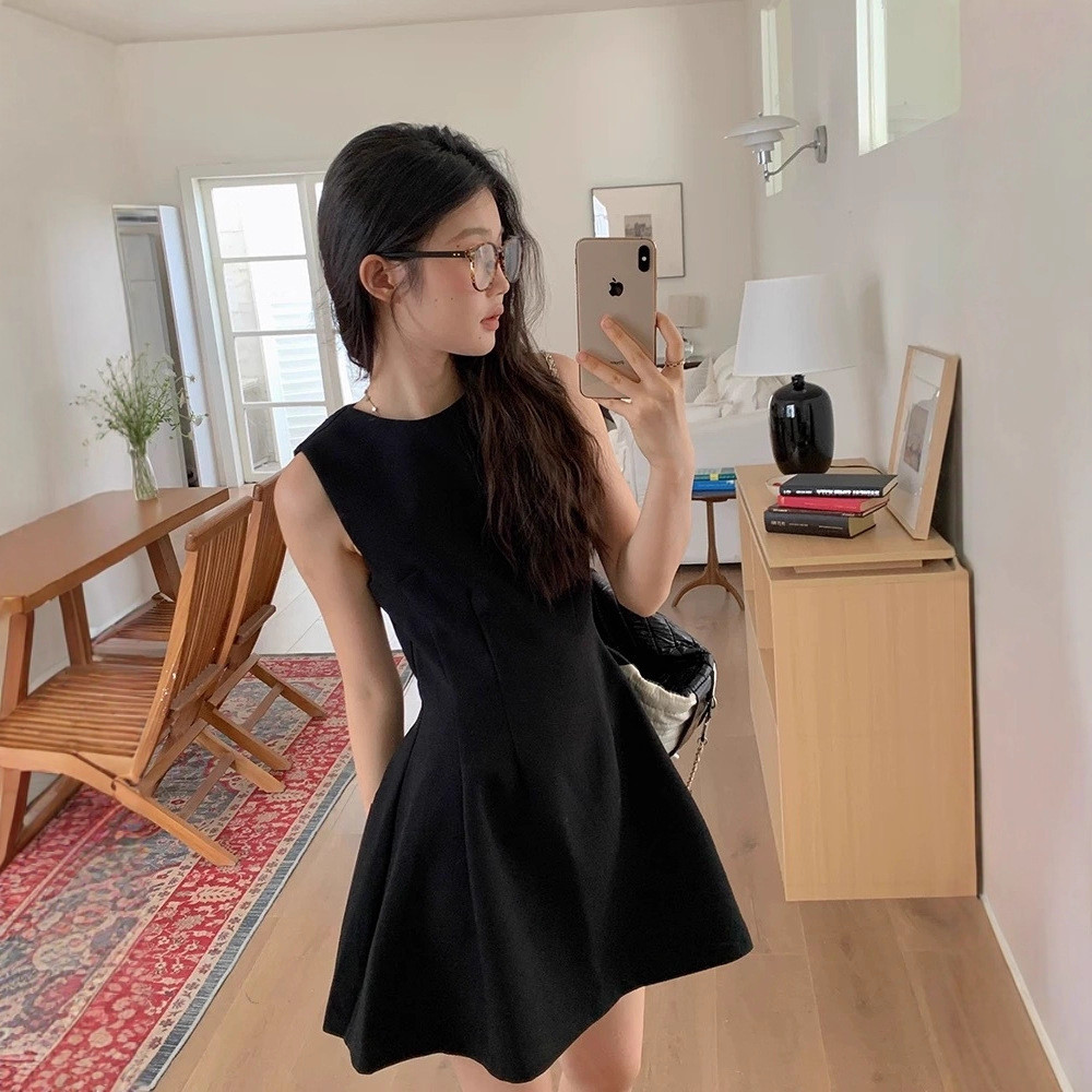 高級感千金風收腰赫本風名媛打底無袖背心裙a字小黑裙短女裝女裝女裝女裝女裝女裝女裝女裝 20260505