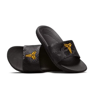 Nike Kobe Kawa Slide 拖鞋 黑黃 GS 印花 彈性 抓地力 大童鞋 IF2871-003【SPLY】