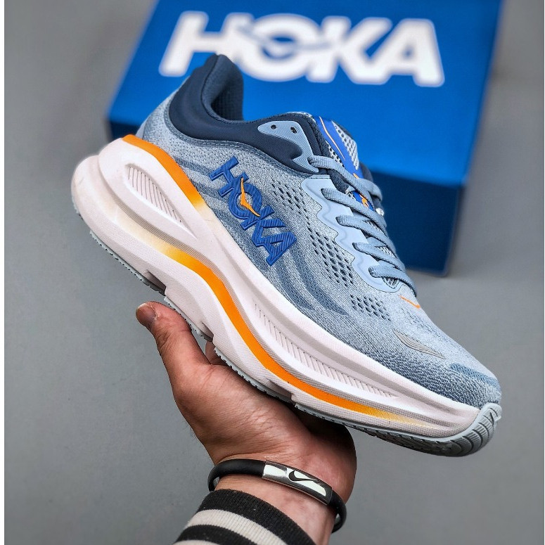 HOKA One Bondi 9 男女跑鞋。 厚底提供卓越的減震。 有尺寸可供選擇,從 36 到 47。 QXSJ