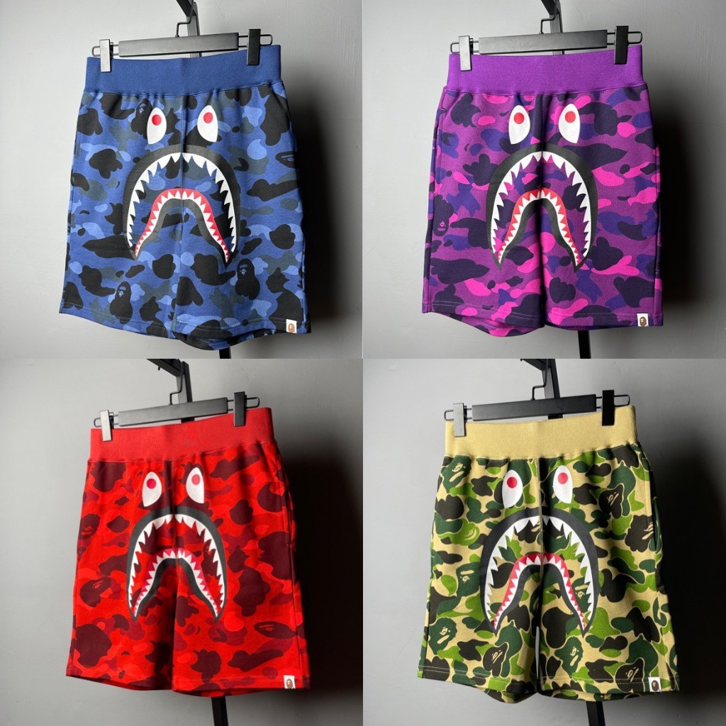 ⚡D.K環球代購⚡ 【𝐆𝐎𝐋𝐃𝐄𝐍 中壢店】BAPE 褲檔鯊魚滿版猿猴迷彩棉質短褲 沙灘褲 短褲 日系短褲