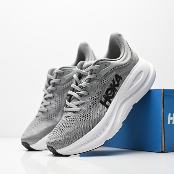 HOKA ONE ONE BONDI 9 適合所有性別的舒適跑鞋,採用減震技術,經久耐用。 ZMUT