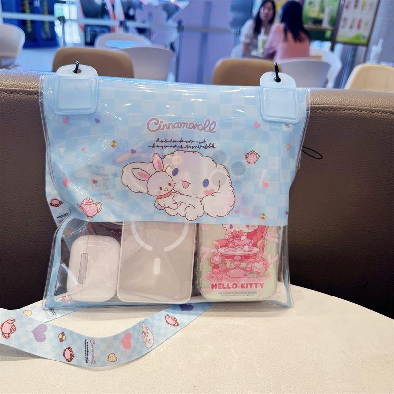 精品推薦🌸【4.28】大號卡通手機防水袋充電寶可觸屏透明通用斜挎套游泳漂流收納包