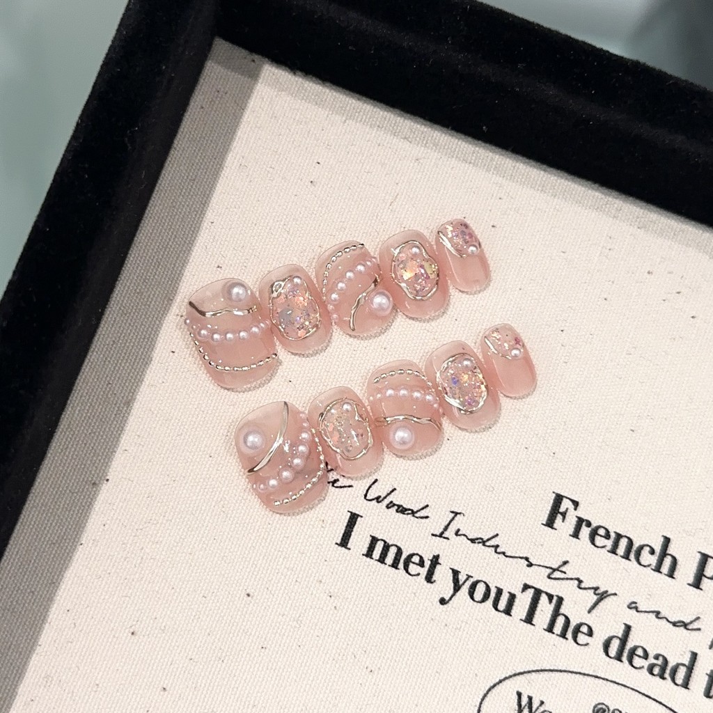 手工穿戴甲片高級感裸粉色珍珠鏈條美甲貼可拆卸短款氣質顯白 【Nancy的小店】