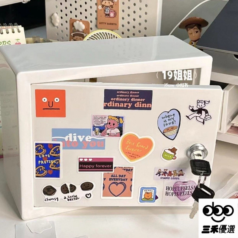 BB| 塑膠咕卡收納小櫃子美式復古桌面小奶箱diy收納架 宿舍家用置物 家用迷你新款安全保險箱金属储蓄柜贴纸迷你保险柜