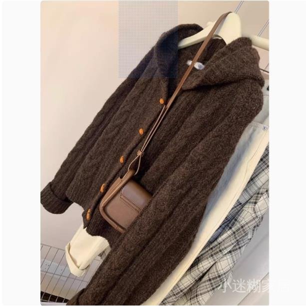 免運 臺灣出貨 秋冬長袖女 美拉德牛角扣連帽開衫毛衣女秋冬溫柔風麻花針織外套軟糯外穿上衣 YKOR