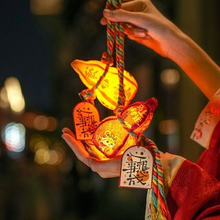 過年裝飾品 掛飾 吊飾 新春佈置 過年 農曆 春節 壁貼 牆貼 春節年貨 客廳場景佈置2026馬年元旦新年發光葫蘆燈籠成