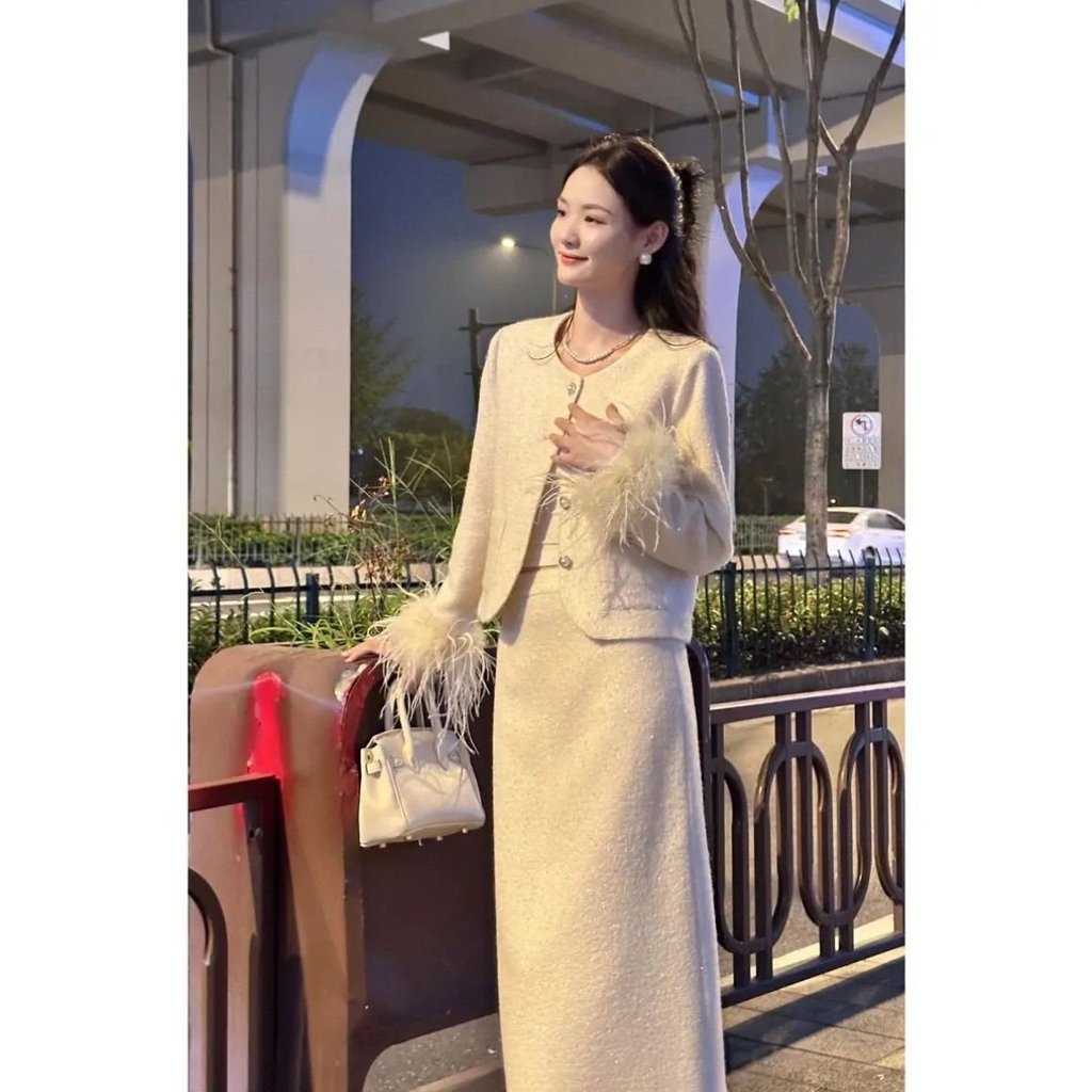 免運 臺灣出貨 冬天套裝女 款秋冬名媛氣質香風外套拚接兩件套裝長身裙新款毛毛袖單排扣 OQX8