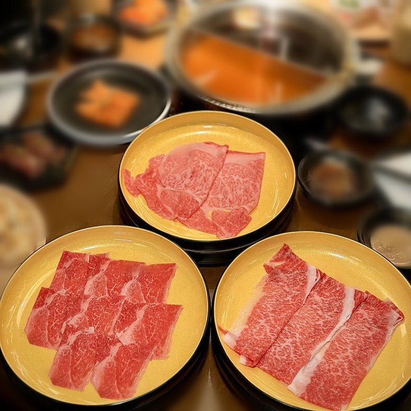 日式壽喜燒金色圓盤子和牛肥牛肉盤日料牛肉擺盤自助火鍋烤肉餐具