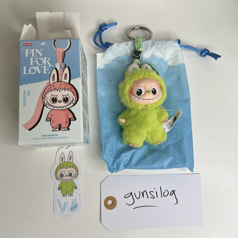 正品 Pop MART Pin For Love Labubu **IN HAND** 字母“V”全新 *美國* 開盒