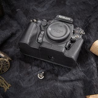 【真皮相機底座 適用尼康DF】Nikon機身皮套丨黑色縫線款 黑線白線 同色快拆肩帶組合 底部包覆 攝影握持 皮革收納