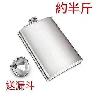 甄選好物🛒 不鏽鋼便攜酒壺 隨身小酒壺 俄羅斯風格烈酒壺 金屬隨行酒器 戶外派對洋酒壺 復古彎月壺 掛腰品酒壺