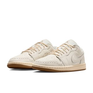 W Nike Air Jordan 1 Low SE奶油流蘇雕花 復古 金標 皮革 女 IO0759-100【SPLY】