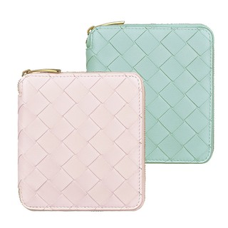 BV BOTTEGA VENETA 壓印LOGO編織造型小羊皮4卡拉鍊短夾(二色)