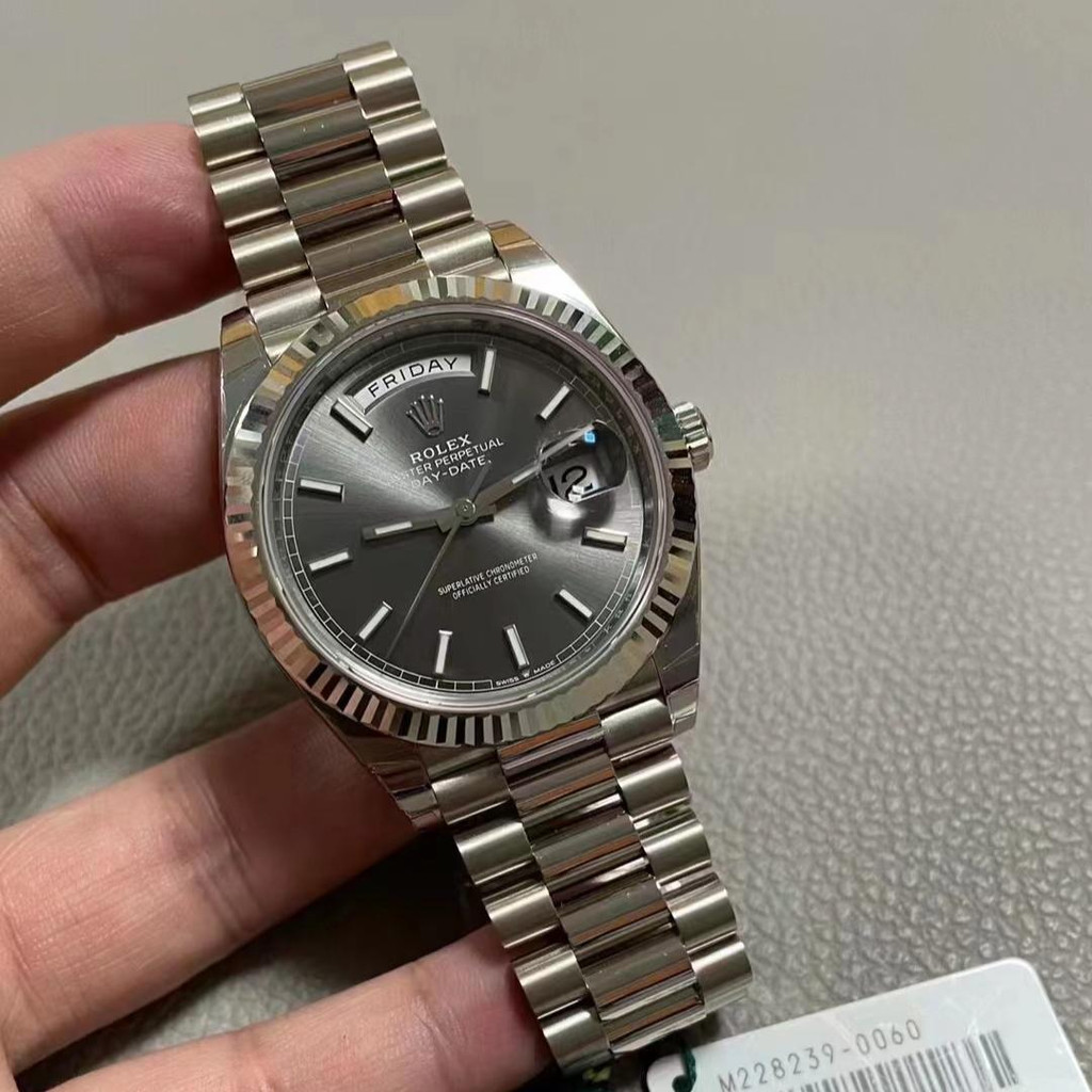 rolex勞力士星期日曆型白金鑽刻灰盤機械男表 228239