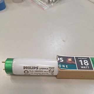 PHILIPS TLD 18W/830 58cm三波長太陽神T8日光燈管