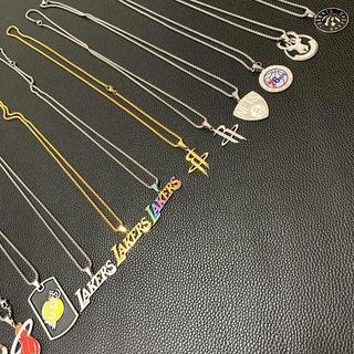 免運可開發票✨籃球男生公牛熱火湖人火箭籃網公鹿76人馬刺隊球隊LOGO吊墜牌項鍊滿額免運