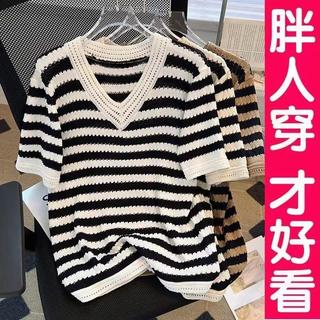 200斤可穿冰絲短袖T恤女寬鬆韓版大碼夏季V領上衣條紋洋氣針織衫 大碼條紋短袖上衣 條紋t恤 條紋上衣女 小香風上衣
