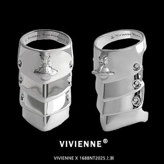 Vivienne Armor 戒指,與 NANA 的土星復古標記盔甲關節戒指相同,Vivian 多層