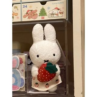 ✨臺灣出貨✨日系可愛miffy米菲展會限定手捧草莓米菲玩偶掛件周邊掛件可愛