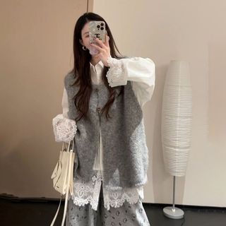 日系女裝 森系女裝 日系森林系 日系服飾 森林系女裝 森林系服飾 2025早秋季韓版學院風灰色針織馬甲開衫女+白色鏤空襯