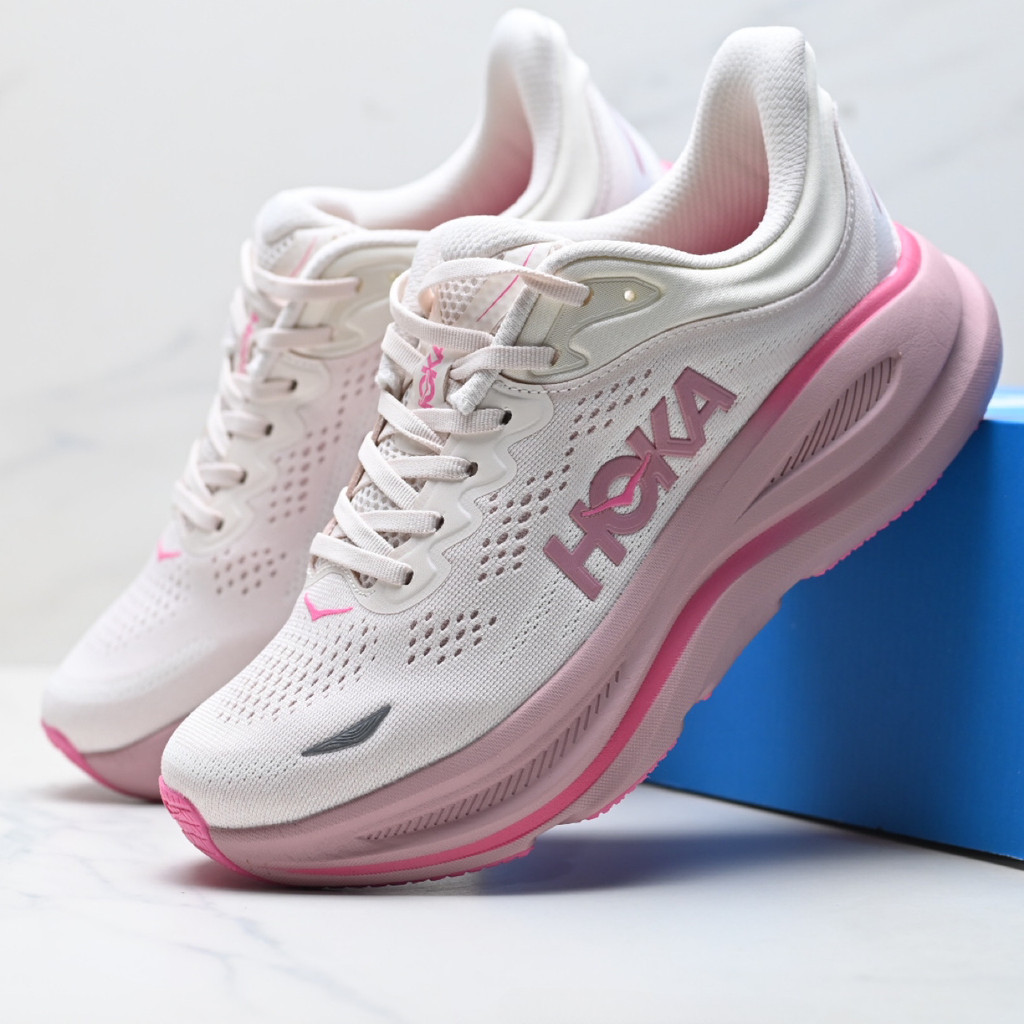 HOKA ONE Bondi 9 女士跑鞋,專為優質減震泡沫設計,透氣性極佳。 RWNV